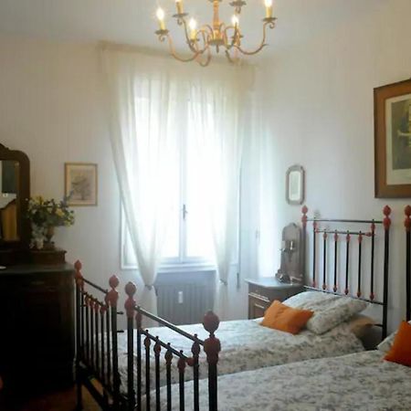 Charming Flat With Terrace Over The Canal Apartment Venesia Bagian luar foto