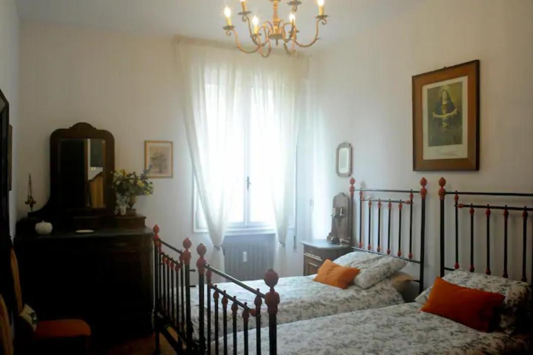 Charming Flat With Terrace Over The Canal Apartment Venesia Bagian luar foto
